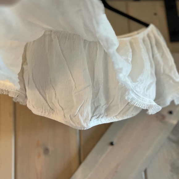 LIKE NEW FORE Ruffle Crop Blouse - Picture 4 of 8